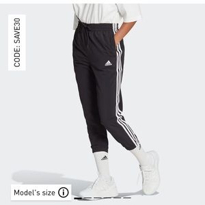 Adidas Essentials 3-Stripes Woven 7/8 Pant
